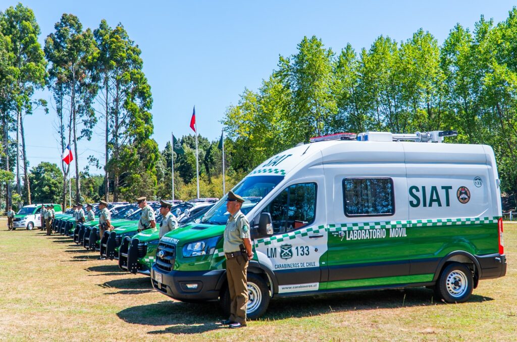 GOBIERNO ENTREGA MÁS DE 40 VEHÍCULOS A CARABINEROS EN LOS LAGOS